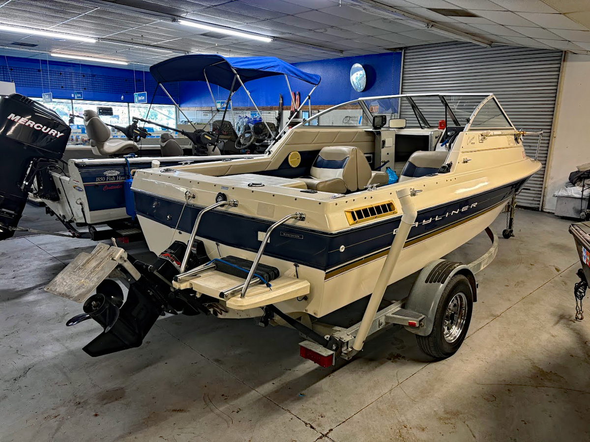 1996 Bayliner 1952 Capri Bayliner 1952 Capri